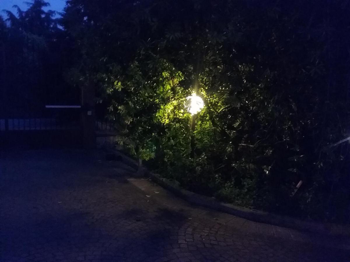 Ferienwohnung Nel Giardino Fiorito Salerno Exterior foto