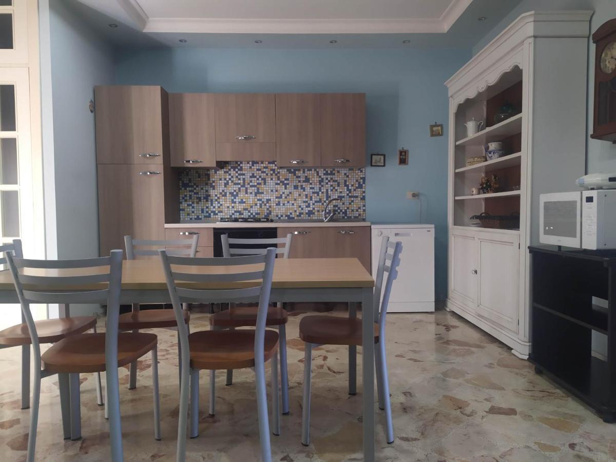 Ferienwohnung Nel Giardino Fiorito Salerno Exterior foto